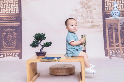 山东女宝宝换尿布